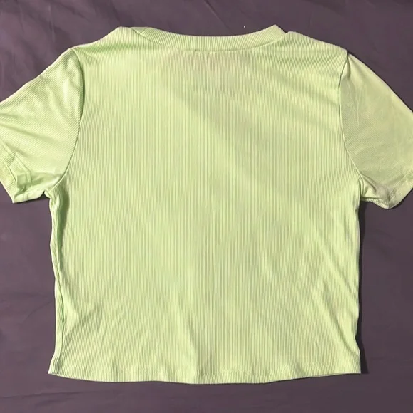 Cropped Ribbed Green Tee - Picture 4 of 4